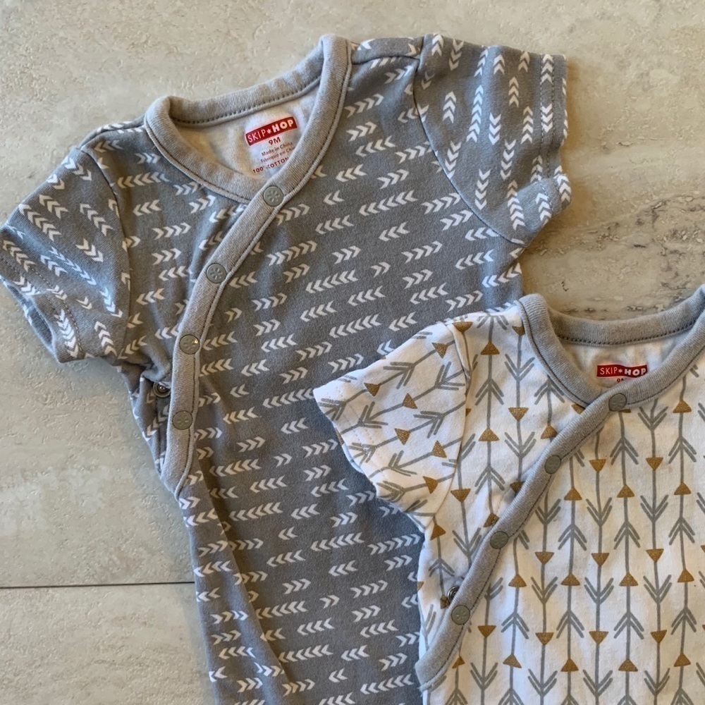 Skip Hop Gray & White 9m Onesie Bundle of Two